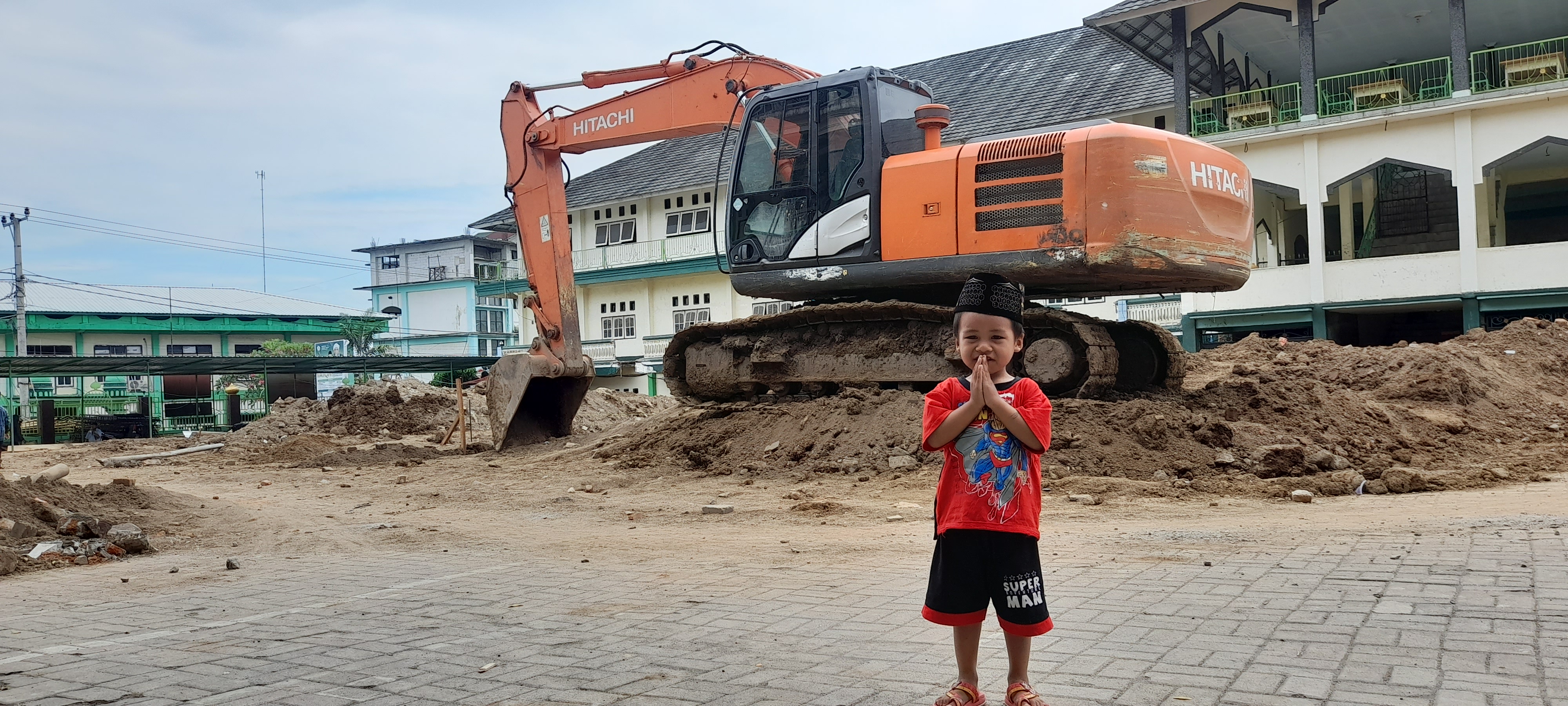 RASYID BERSAMA ESKAPATOR